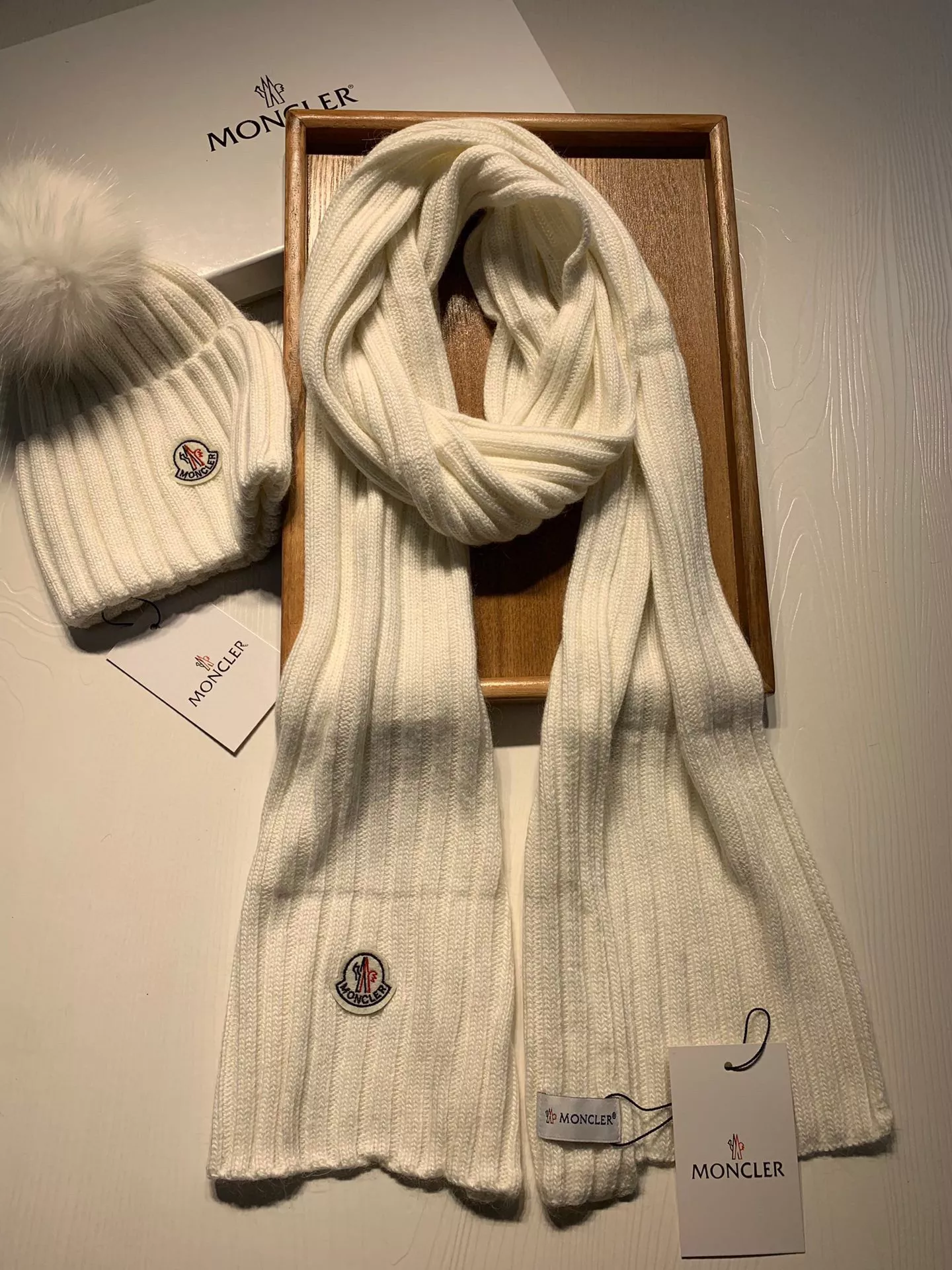 moncler hat and echapres set s_127ab0b4